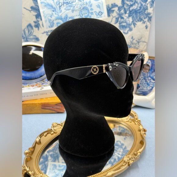 🆕 CAMILLA 🧿 NWOT Flutterby Sunglasses, Black Acetate & Dark Pink Lens - Picture 6 of 16